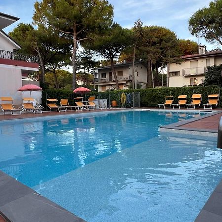 Casa Bianca Village Apartments Lignano Sabbiadoro Exterior foto