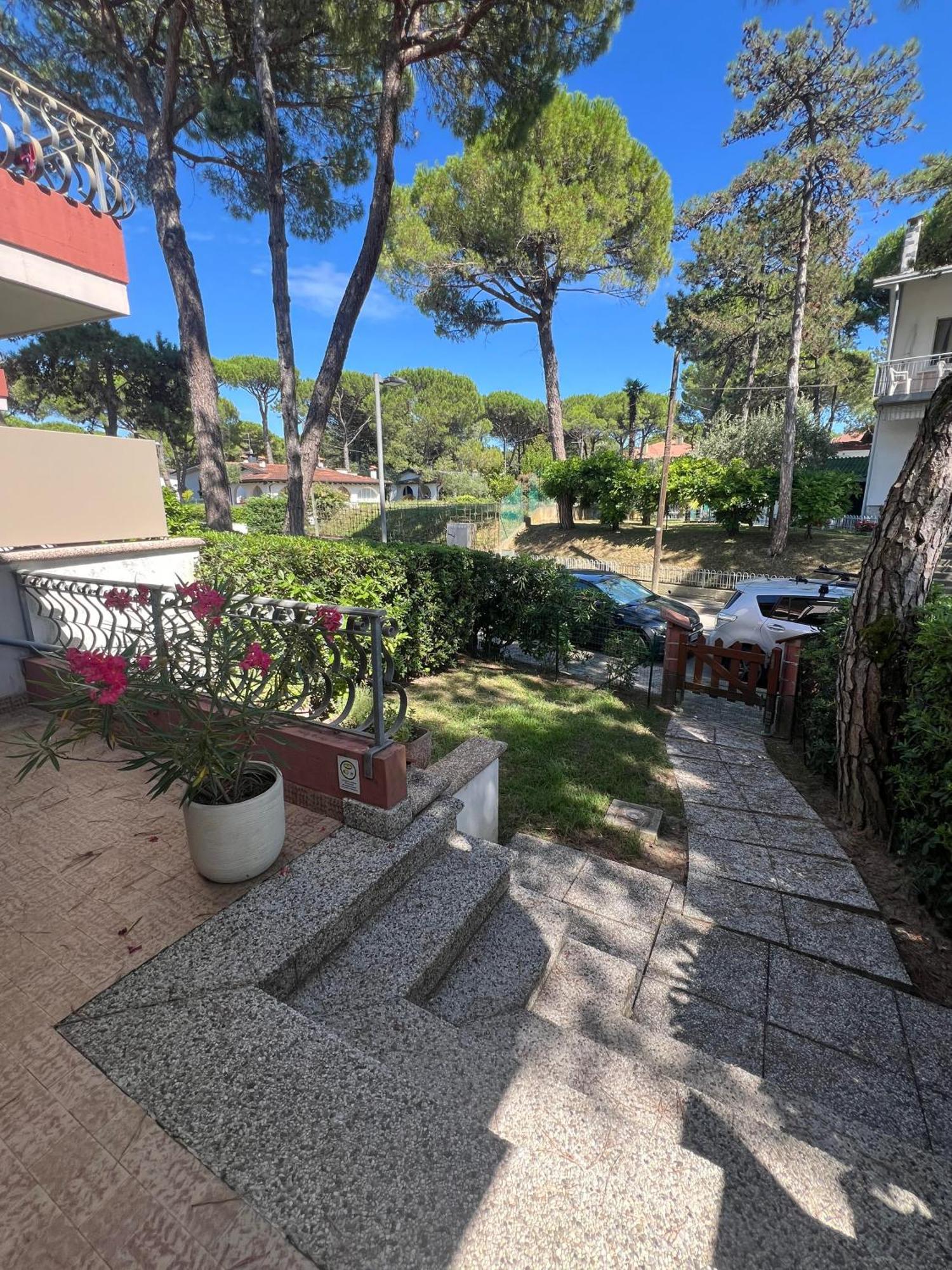 Casa Bianca Village Apartments Lignano Sabbiadoro Exterior foto