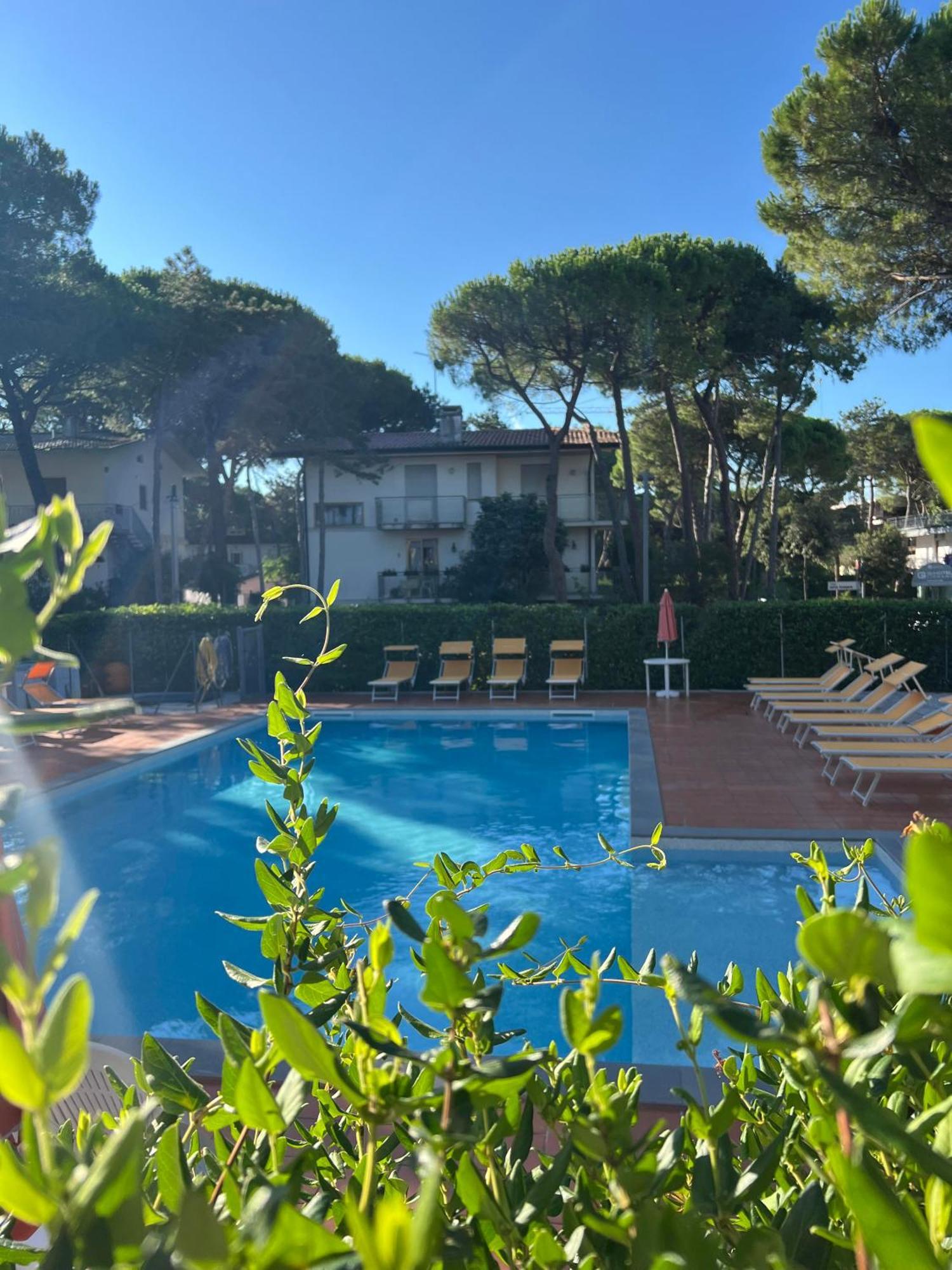 Casa Bianca Village Apartments Lignano Sabbiadoro Exterior foto