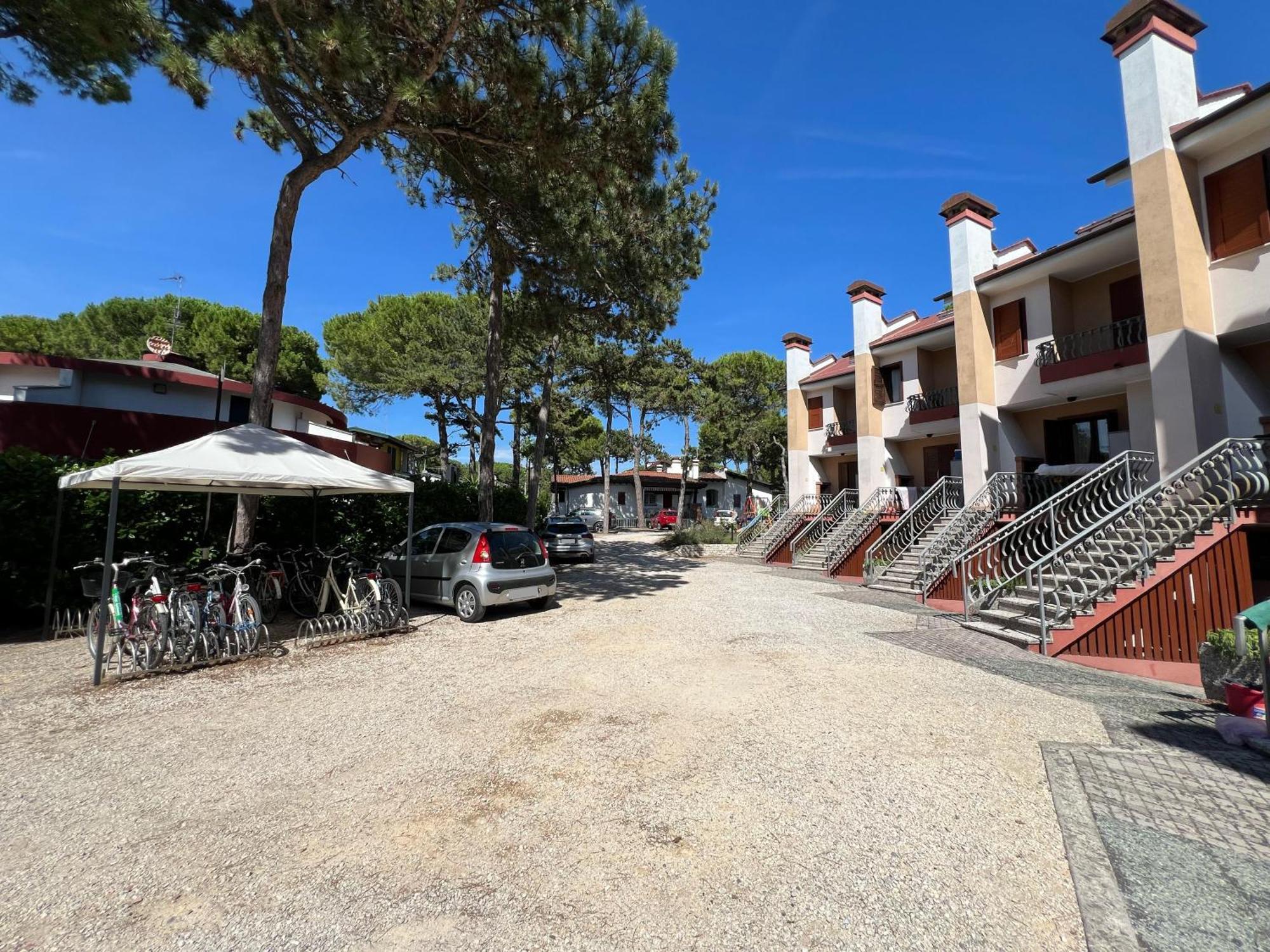 Casa Bianca Village Apartments Lignano Sabbiadoro Exterior foto