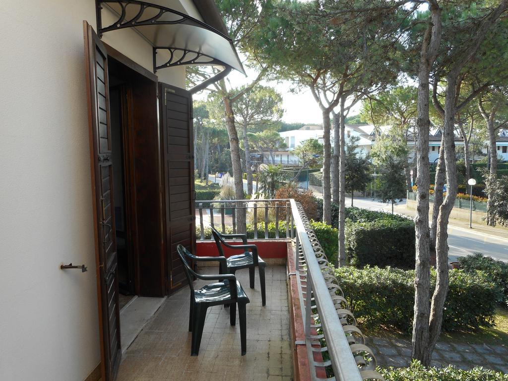 Casa Bianca Village Apartments Lignano Sabbiadoro Exterior foto